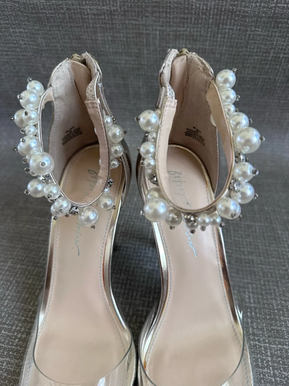 Betsey Johnson‎ Pearl Clear Pointed Toe Heels Size 9 Silver Bridal Pumps